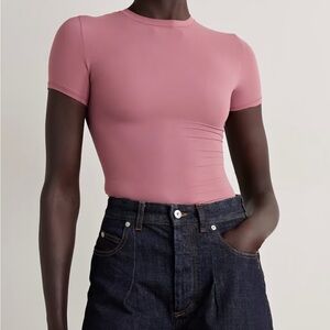 Skims Fits Everybody T-shirt